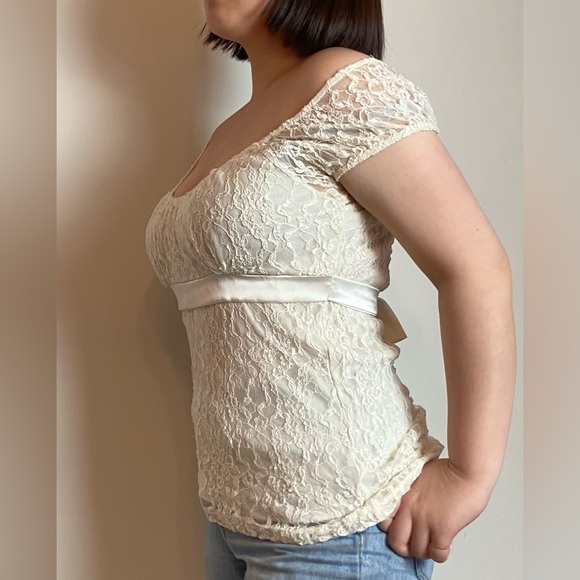 Lace detailed top with a silk ribbon tied in the back, perfect for picnic :3 - Picture 7 of 9